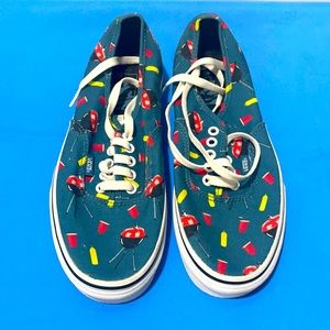 NEVER WORN Vans Solo cup edition. Perfect for spring/summer